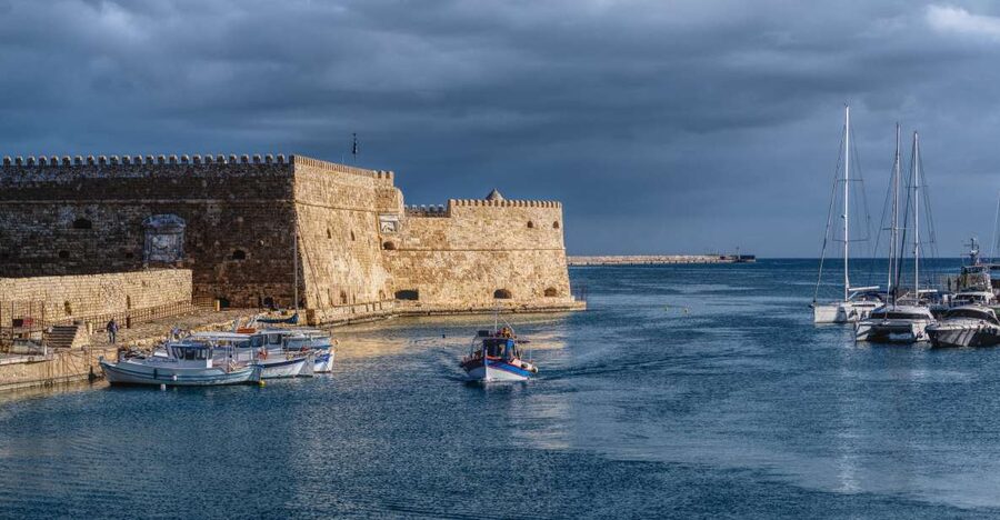 Crete: Heraklion Center, Local Market and Creta Aquarium - Cretaquarium in Real Time: What 80 Minutes Can Actually Do
