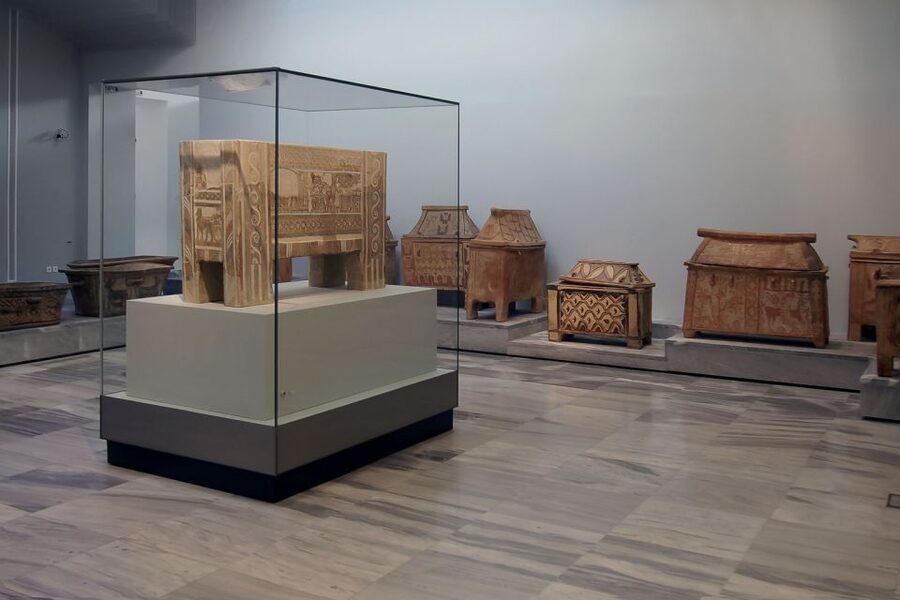 Crete: Knossos Palace and Museum E-Tickets with Audio Guides - Knossos Palace: use the audio to find the right rooms