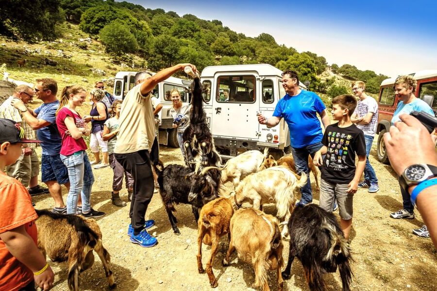 Crete: Land Rover Safari on Minoan Route - Getting picked up in Piskopiano and settling into the Land Rover