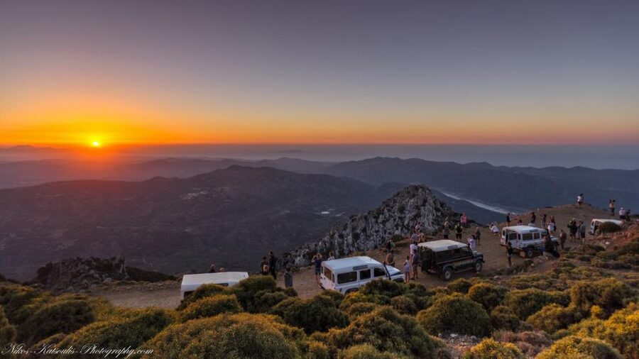 Crete: Land Rover Safari with Sunset Viewing, Dinner, & Wine - Who this Crete sunset Land Rover safari is best for