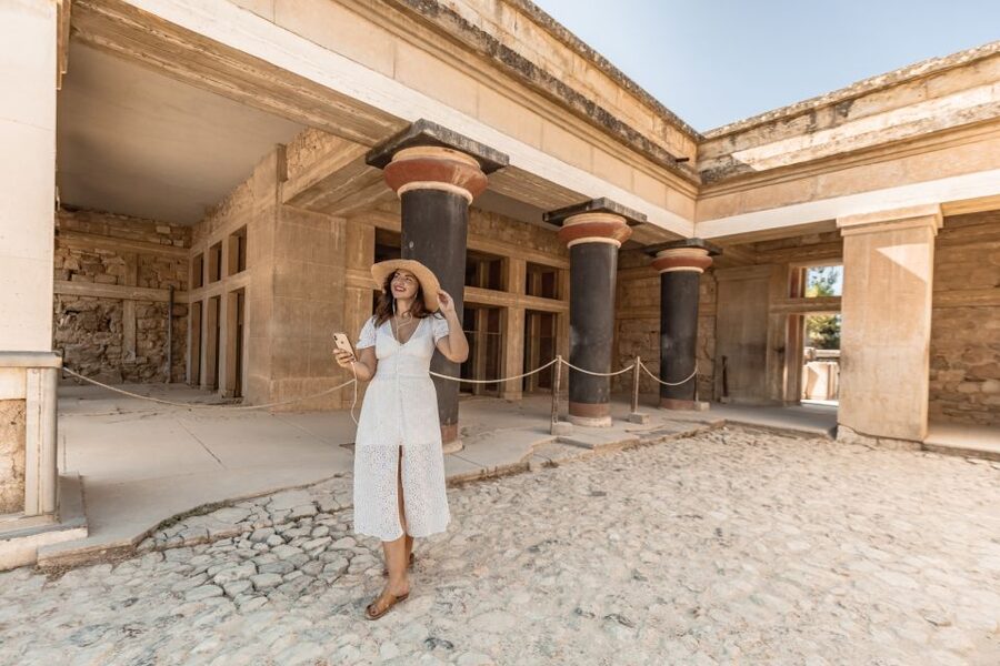 Crete: Palace of Knossos E-Ticket and Audio Guide - Queen’s Megaron: dolphins, and what the bathroom rooms suggest