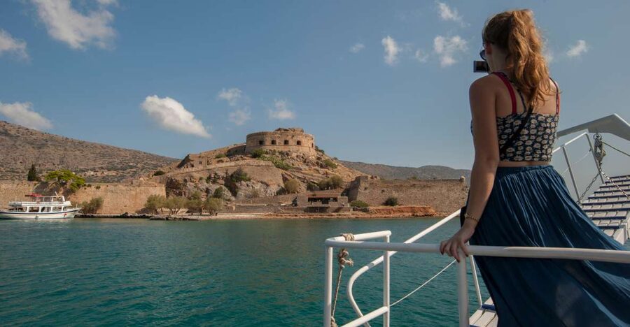 Crete: Spinalonga, Agios Nikolaos and Elounda with BBQ Lunch - Agios Nikolaos and Lake Voulismeni: free time with real charm
