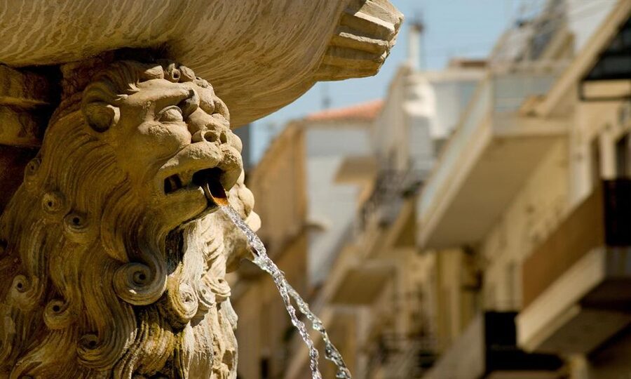 Day Trip To Heraklion City Center & Market & CretAquarium - The Old Port and Koules Fortress: Venetian Walls for Great Photos