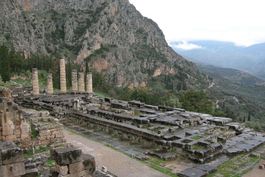 Delphi: Spanish guided one day tour - Coach comfort: WiFi, A/C, and what that buys you