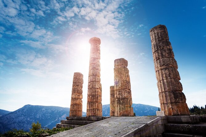 Delphi, Thermopylae, Corycian Cave 300 Spartans Tour - Arachova quick stop: stretch your legs in a famous mountain village