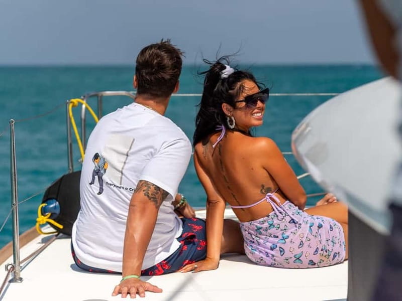 Dia Island Catamaran – Premium Lunch, Open Bar, Small Group - What the small group changes in real life