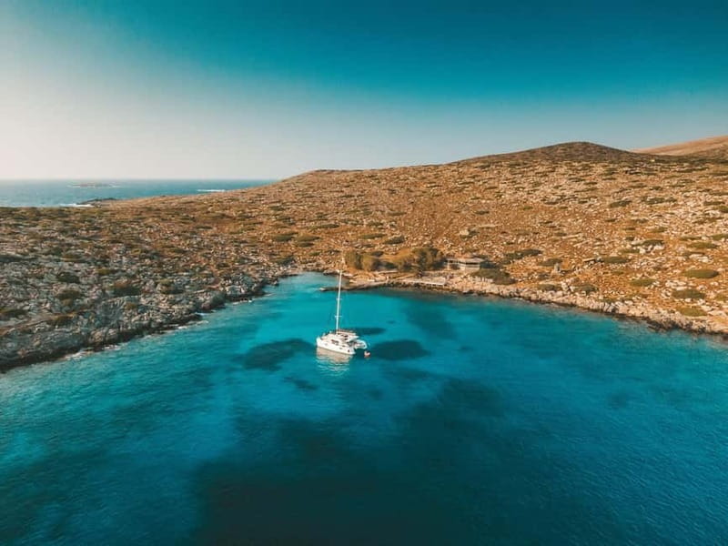 Dia Island Catamaran – Premium Lunch, Open Bar, Small Group - Price and value: what $176 really covers