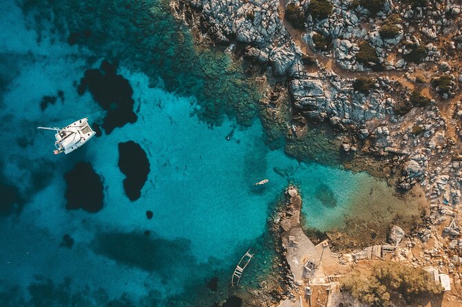 Dia Island Catamaran – Premium Lunch, Open Bar, Small Group - Heraklion start, a quick Rocca a Mare photo stop, then you’re off