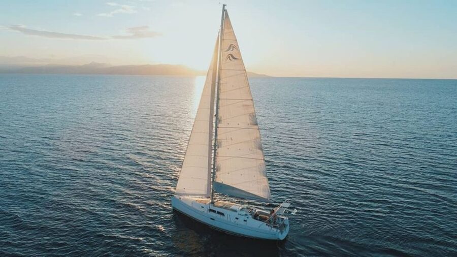 Dia Island: Semi-Private Full Day Sailing Trip with meal - Boat comfort and crew style: what to expect from Avanti Sailing