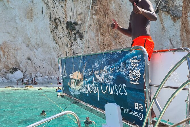 "Dreamy cruise"Daily Cruise from Argostoli harbour with a traditional Greek boat - Lunch, Unlimited Wine, and the Onboard Mood