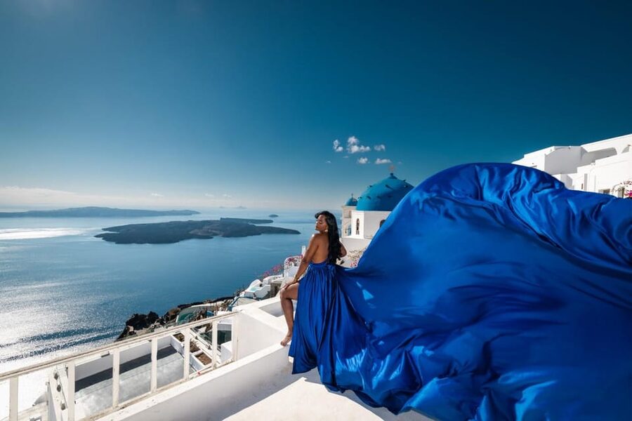 Flying dress Photoshoot in Santorini with Hotel Pickup - Key things to know before you book
