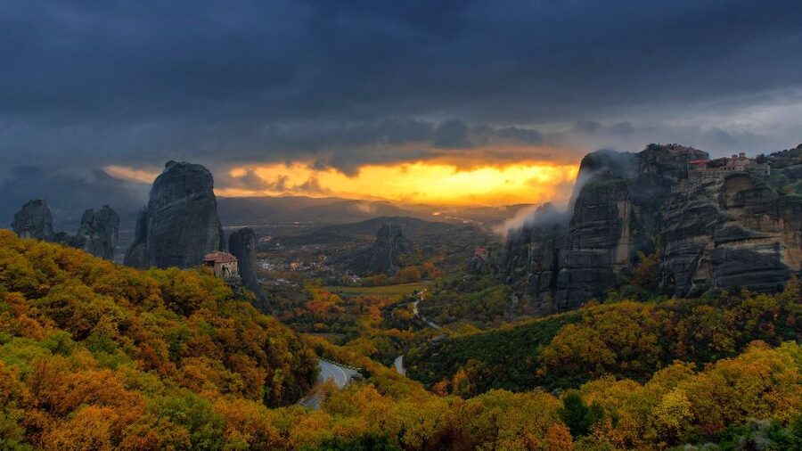 From Athens: 3 Days in Meteora & Delphi with Tours & Hotel - Kalambaka and Kastraki at night: where your hotel location really matters