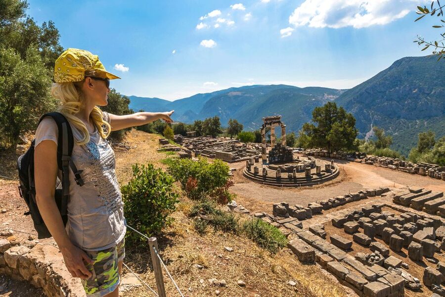 From Athens: 3 Days in Meteora & Delphi with Tours & Hotel - Day 2 in Meteora: mini bus monasteries or an easy hike with Byzantine stops