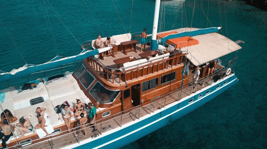 From Athens: Agistri, Moni & Aegina Day Cruise with Swimming - Lunch onboard: Greek buffet, unlimited drinks, and diet-friendly options