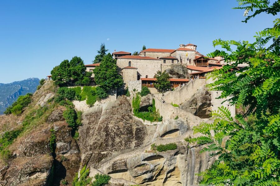 From Athens: Delphi and Meteora 2-Day Guided Tour - Thermopylae stop: a short history moment on the way back