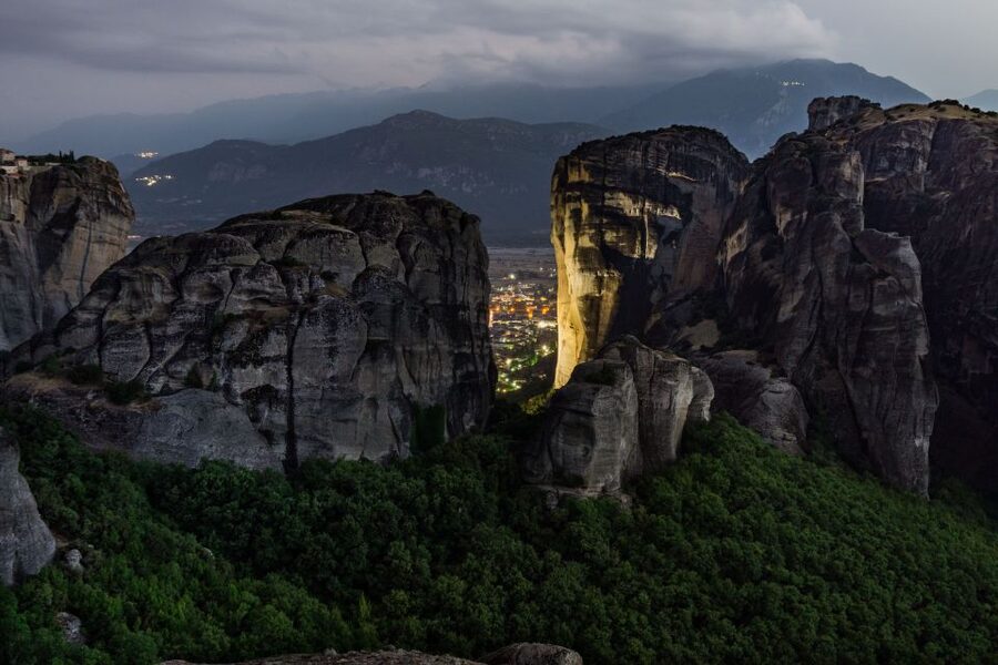 From Athens: Delphi and Meteora 2-Day Tour with Hotel - Delphi and the Temple of Apollo: seeing the sanctuary without getting lost