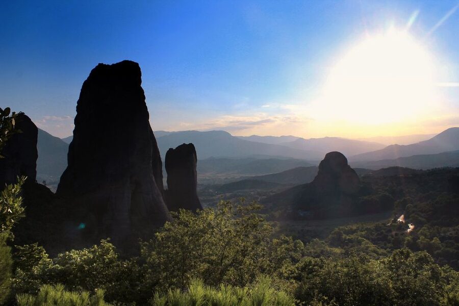 From Athens: Delphi and Meteora 2-Day Tour with Hotel - Athens to Delphi: the Parnassus foothills and the classic road stops
