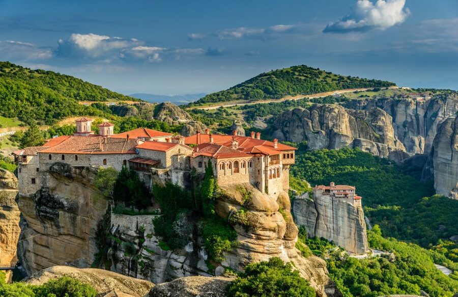 From Athens: Meteora Train Trip with Overnight Stay - Getting from Athens to Kalambaka: meeting point and the rail-to-bus workaround