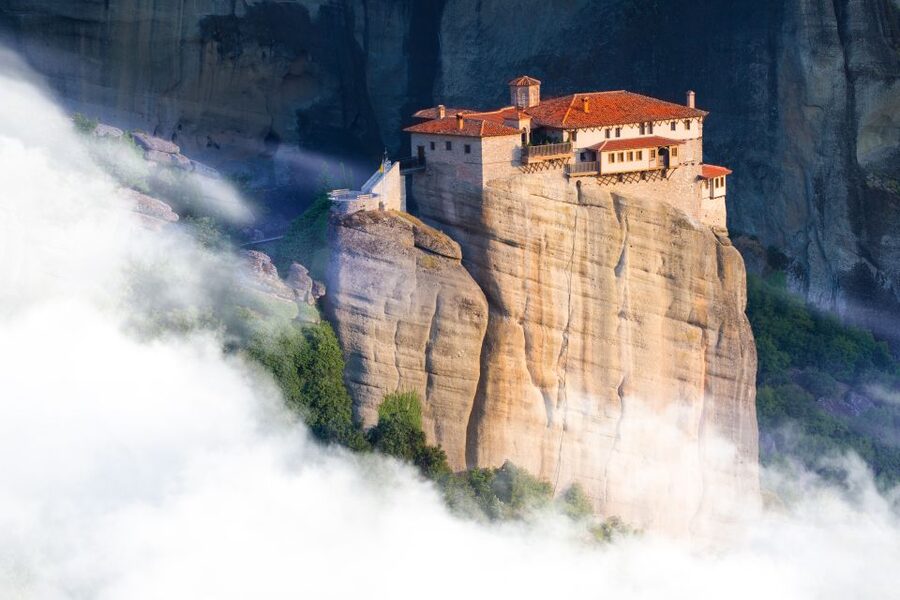 From Athens or Piraeus: Meteora Full-Day Private Trip - From Athens or Piraeus, a 12-hour private ride to Meteora