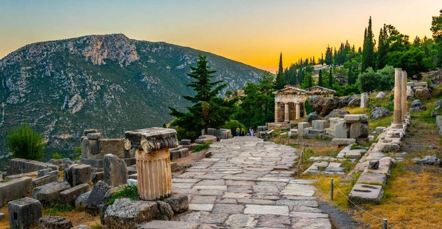 From Athens: Temple of Apollo and Oracle Delphi Day Trip - The drive through Boeotia, Thebes, Levadia, and Arachova