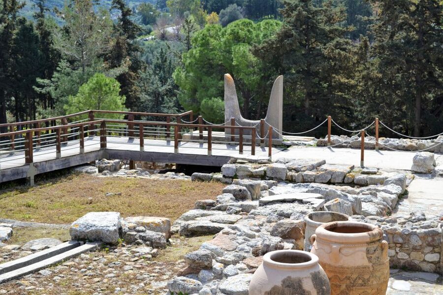 From Chania: Full-Day Heraklion Highlights Guided Tour - Knossos Palace: Minos, the Labyrinth Myths, and a Guided Ruin Walk