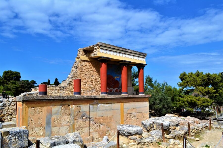 From Chania: Full-Day Heraklion Highlights Guided Tour - Heraklion Archaeological Museum: 15,000 Artifacts You Can Actually Enjoy