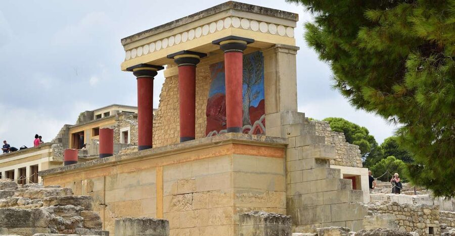 From Chania: Knossos Palace and Heraklion Full-Day Tour - Rethymno old town stop: short stroll, big charm