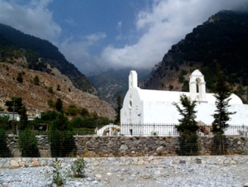 From Chania/Rethymno: Samaria Gorge Easy Way - Walking the gorge: how to pace toward the Iron Gate and still enjoy wildlife