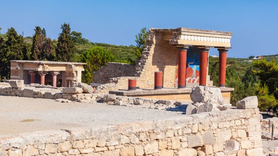 From Heraklion: Historical Center City Tour & Knossos Palace - The real Knossos experience, crowds, sun, and how to enjoy it anyway
