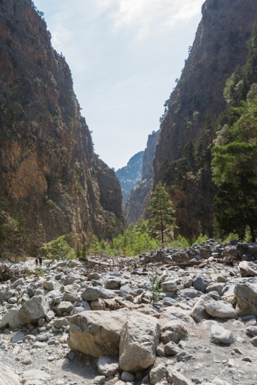 From Heraklion: Samaria Gorge Full-Day Guided Hiking Tour - Early coach to the White Mountains, and why you feel it