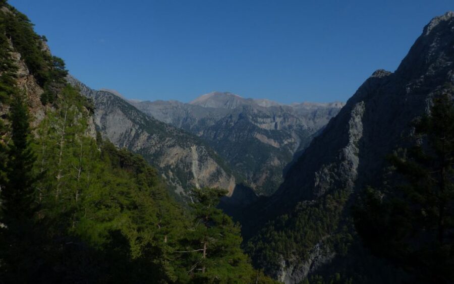 From Heraklion: Samaria Gorge Full-Day Guided Hiking Tour - The guide and the difference between stressful and smooth