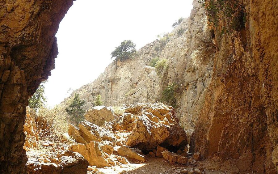 From Rethymno/Chania: Imbros Gorge Hike - The hike itself: 8 to 9 km of mostly downhill walking
