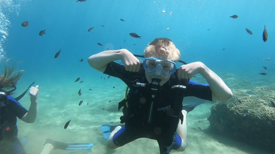 Heraklion: Beginner Scuba Diving Lesson with PADI Instructor - The Classroom Part: Multimedia Intro, Basics, and Hand Skills