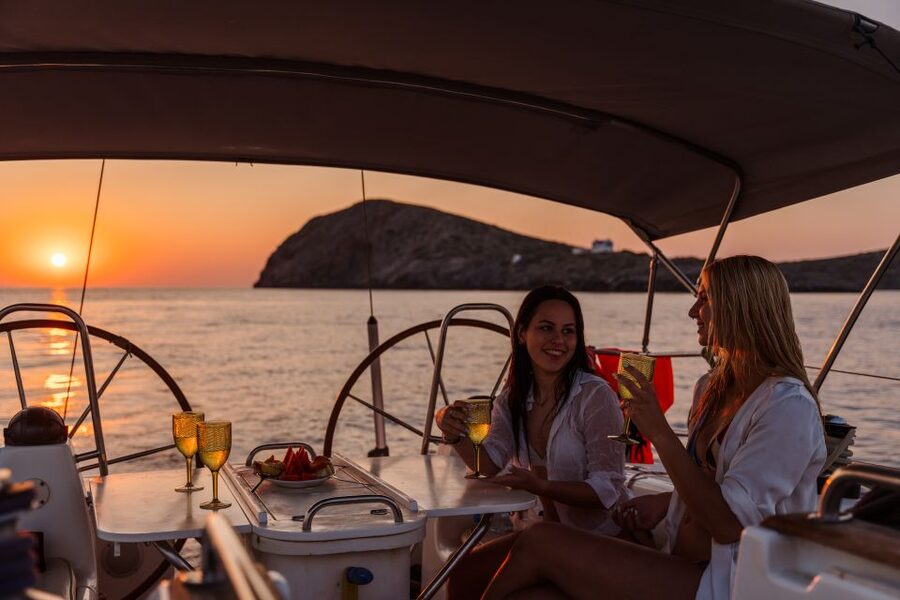 Heraklion: Dia Island Sailing Cruise with Snorkeling - Food and drinks onboard: simple, included, and accommodating