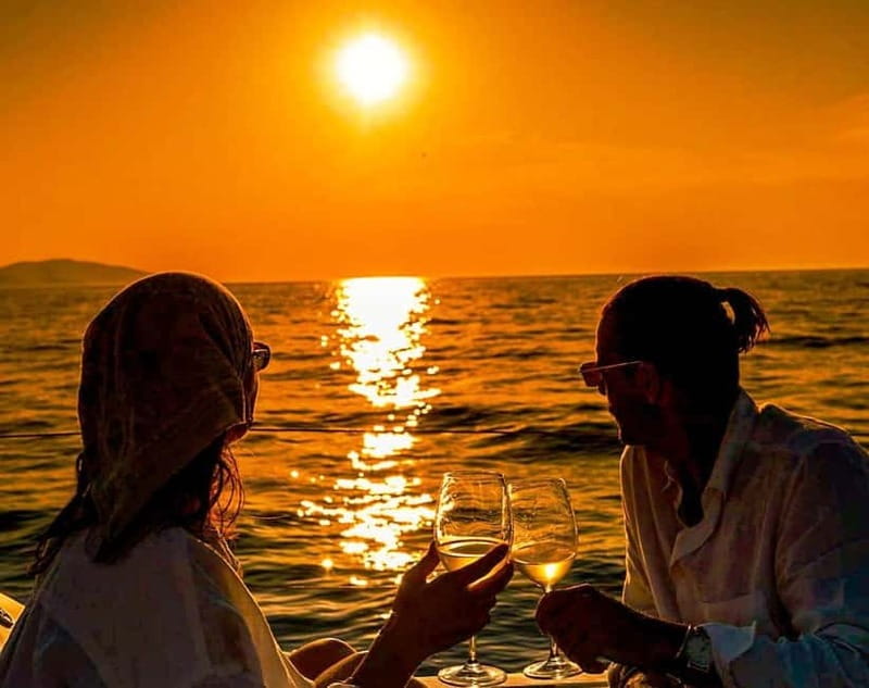 Heraklion: Dia Island Sunset Boat Tour with Dinner - Heraklion to Dia at sunset, the straightforward appeal
