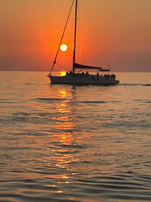 Heraklion: Dia Island Sunset Boat Tour with Dinner - The 80-minute guided sail north: views and possible dolphins