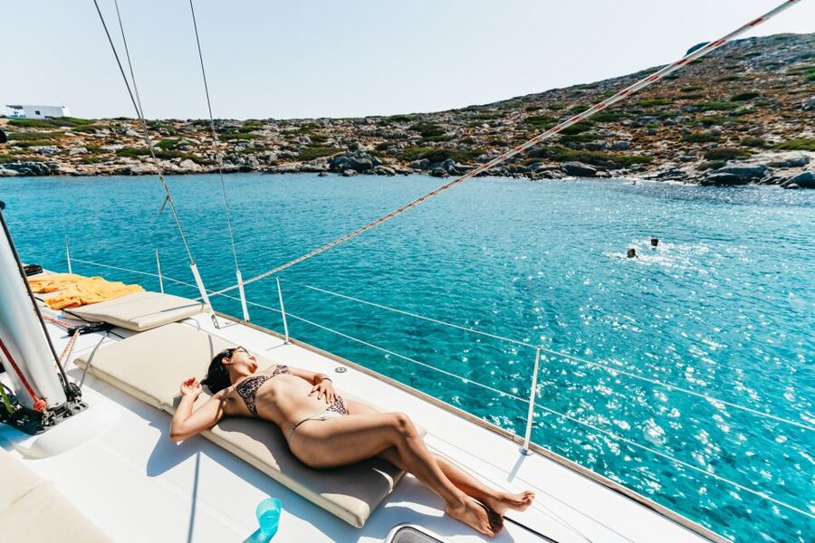 Heraklion: Sailboat Cruise to Dia Island with Drinks & Lunch - Crew energy and what good service looks like on a sailing day