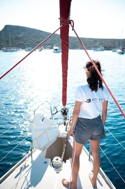 Heraklion: Sailing Trip to Dia Island with Lunch & Swimming - Lunch onboard: seafood pasta, Greek salad, fruit, and vegan or gluten-free