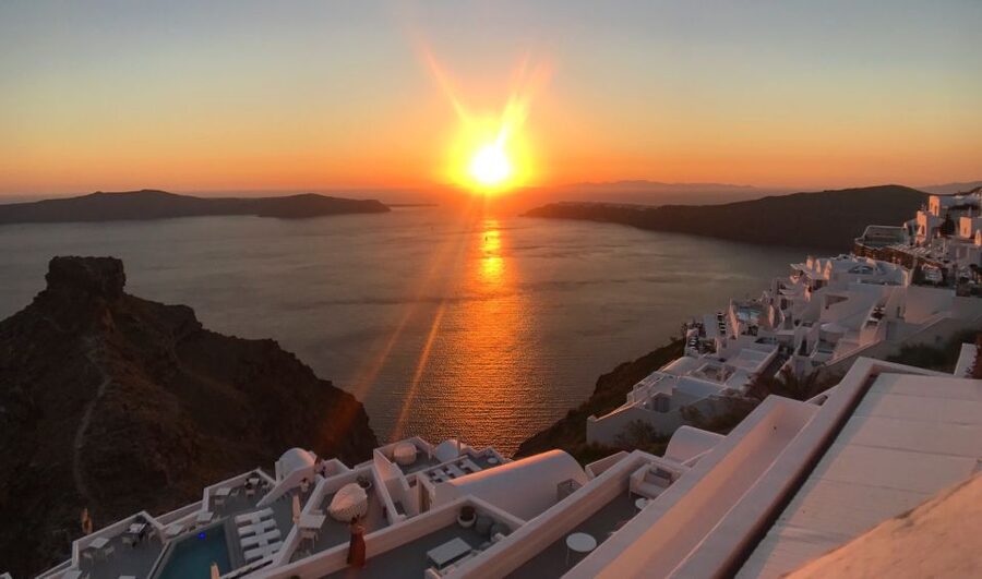Heraklion: Santorini Day Trip with Boat Transfer & Oia Visit - Santorini by bus: why the guided route helps (and when it doesn’t)