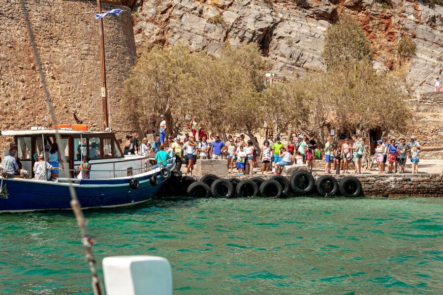 Heraklion: Spinalonga, Agios Nikolaos, Elounda & Plaka Tour - Agios Nikolaos first stop, lake photos second, real time third