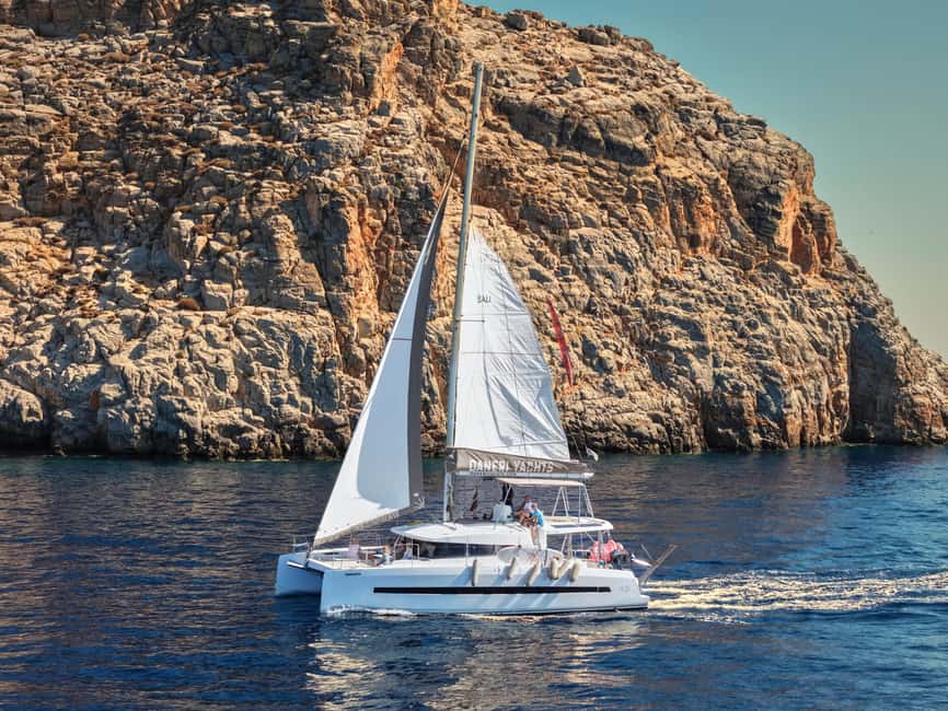 Hersonissos: Dia Catamaran Cruise with Lunch & Drinks - Check-in and the morning welcome: more than just a handshake