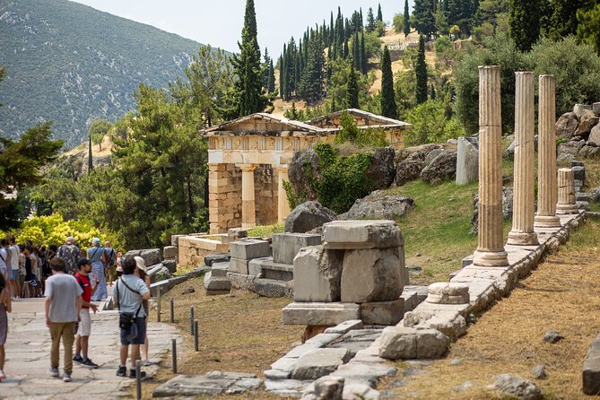 Historical Delphi One Day Tour with Arachova Stop & Expert Guide - The coach ride setup: Wi-Fi, headsets, and how the day stays on schedule