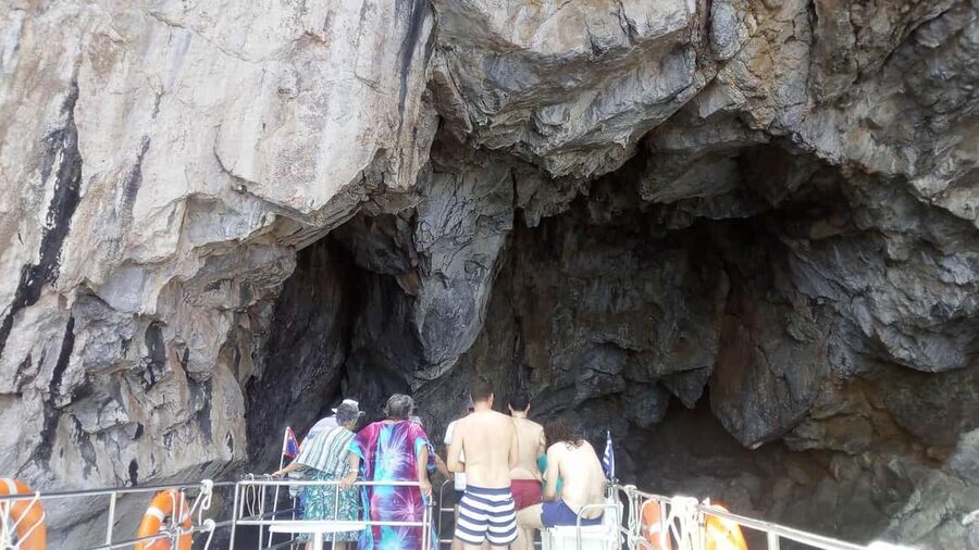 Hydra: Island Tour by Boat with Lunch - Zourvas lighthouse viewing, then Agios Ioannikios cliffs and hermitage