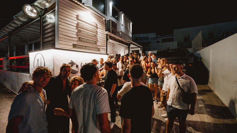 Ios: Pub Crawl with 5 Venues, 5 Shots, and 5 VIP Entrances - Why This Ios Pub Crawl Feels Easy in Chora
