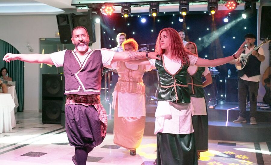 Kamari: Greek Show, Buffet Dinner, and Drinks at Dimitris - Live Bouzouki, Violin, and Dances Like Zorba and Syrtaki