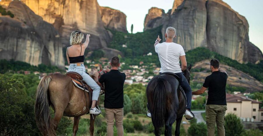 Kastraki: Meteora Sunset Horseback Riding - Getting started at the stables in Kastraki
