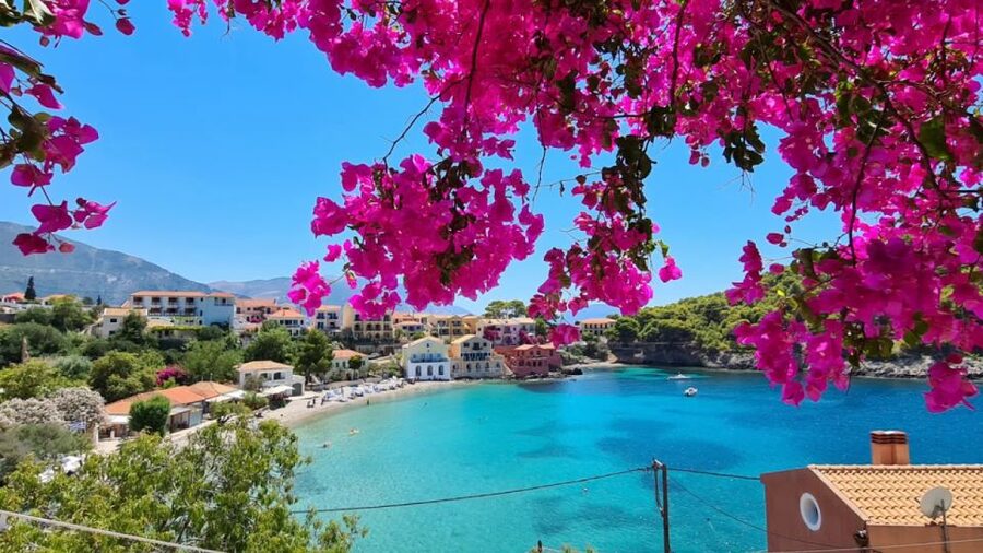 Kefalonia: Assos and Fiscardo Island Day Tour - Fiscardo Harbor Time: Lunch Break, Narrow Lanes, and Venetian Influences