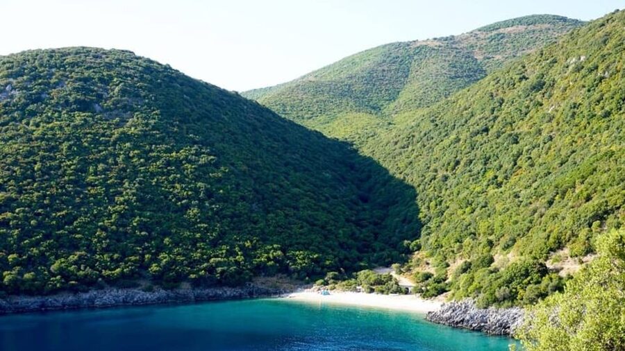 Kefalonia: Island Highlights Bus and Boat Tour with Lunch - Fiskardo: the lunch stop with the best harbor backdrop