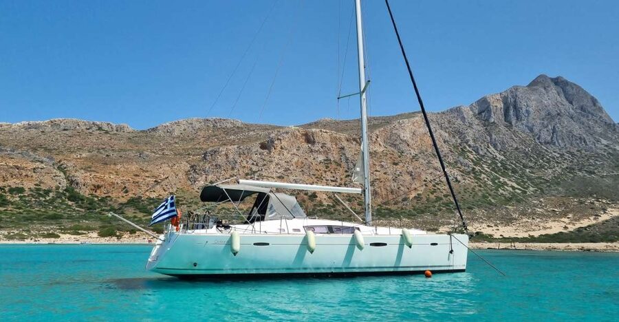Kissamos: Balos and Gramvousa Private Sailing Trip with Meal - Lunch onboard: Cretan comfort food with drinks that feel included