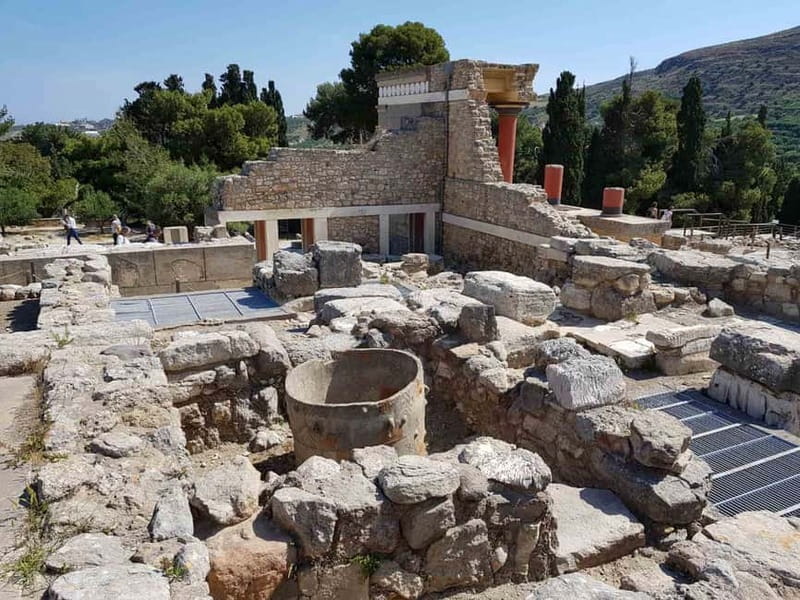 Knossos Palace and Pottery experience. Excursion Safari - What Knossos Feels Like When You’re There